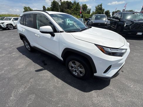 Used 2025 Toyota RAV4 XLE AWD/4WD image 31