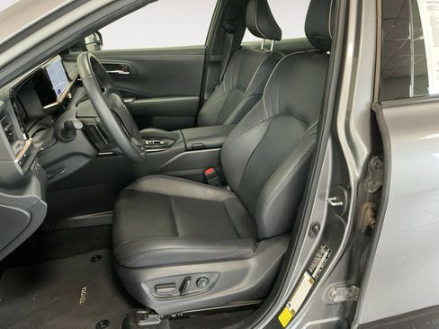Used 2023 Toyota Crown Platinum AWD/4WD image 9