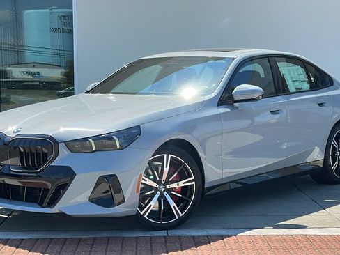 Used 2026 BMW 530i w/ M Sport Package RWD image 1