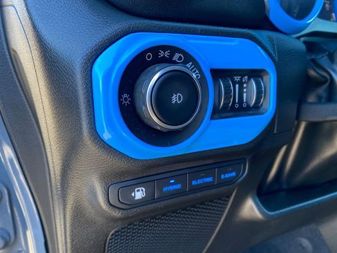 Used 2022 Jeep Wrangler Unlimited Sahara image 38