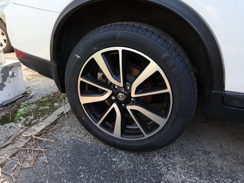 Used 2019 Nissan Rogue SL w/ Premium Package image 7