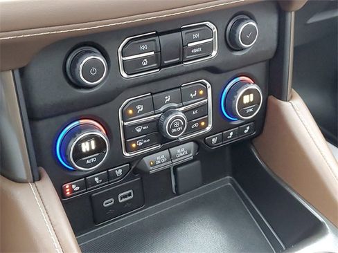 Used 2024 Chevrolet Suburban High Country image 16