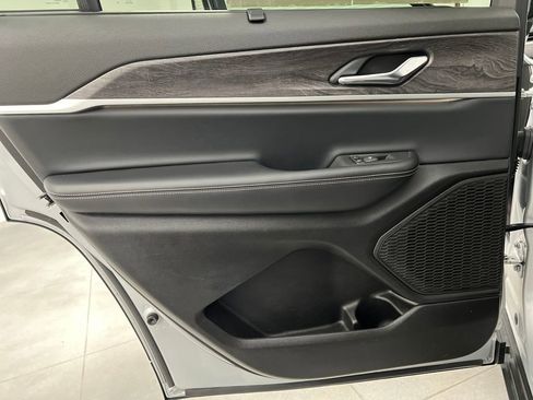 Used 2024 Jeep Grand Cherokee L Limited w/ Luxury Tech Group II image 16