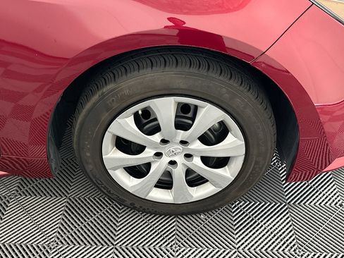 Used 2022 Toyota Corolla LE FWD image 11