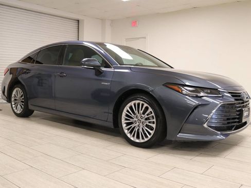 Used 2021 Toyota Avalon Limited w/ Advanced Safety Package FWD image 5