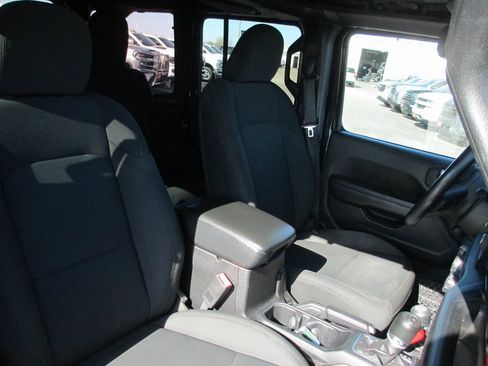 Used 2018 Jeep Wrangler Unlimited Sport image 15