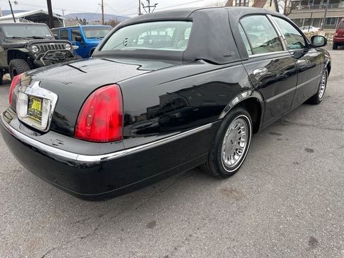 Used 2002 Lincoln Town Car Cartier image 6