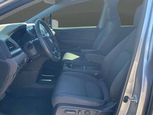 Used 2018 Honda Odyssey EX image 9