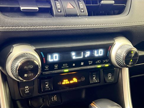 Used 2023 Toyota RAV4 XLE Premium image 27