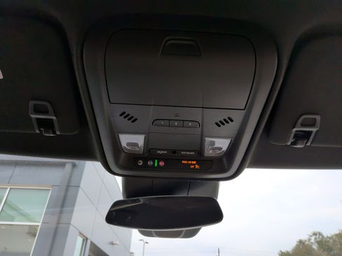 Used 2025 Cadillac XT4 Premium Luxury image 27