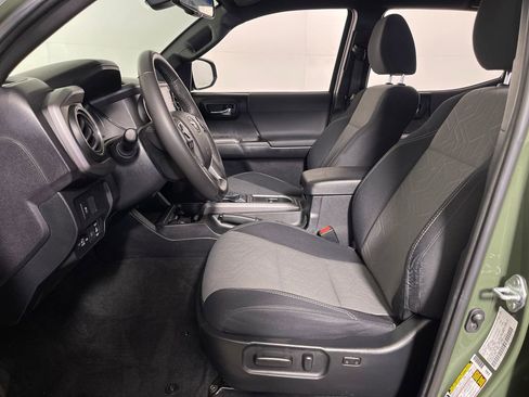 Certified 2021 Toyota Tacoma TRD Sport w/ Technology Package AWD/4WD image 12