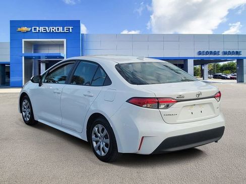 Used 2025 Toyota Corolla LE image 3