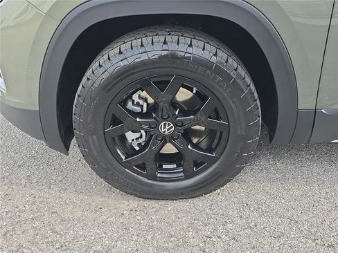 New 2026 Volkswagen Atlas Peak Edition image 9