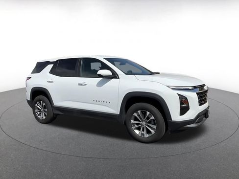 Used 2025 Chevrolet Equinox LT image 2