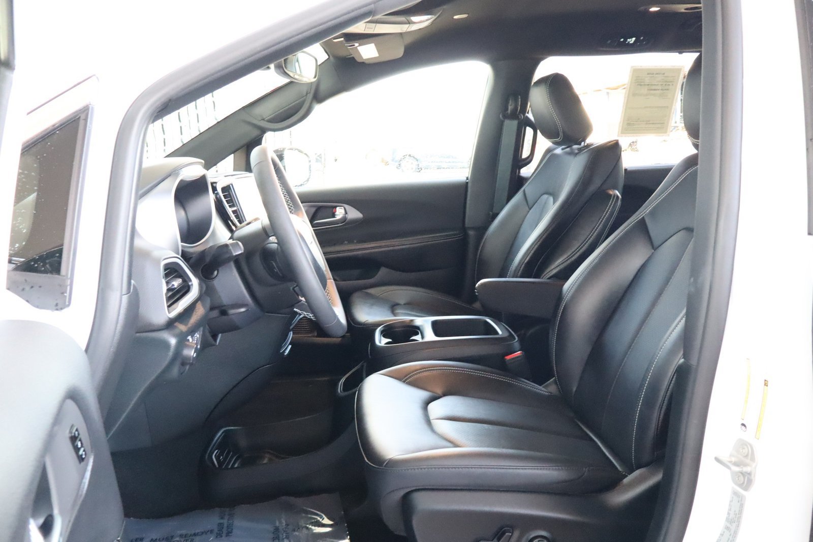 Used 2026 Chrysler Pacifica Select FWD image 20