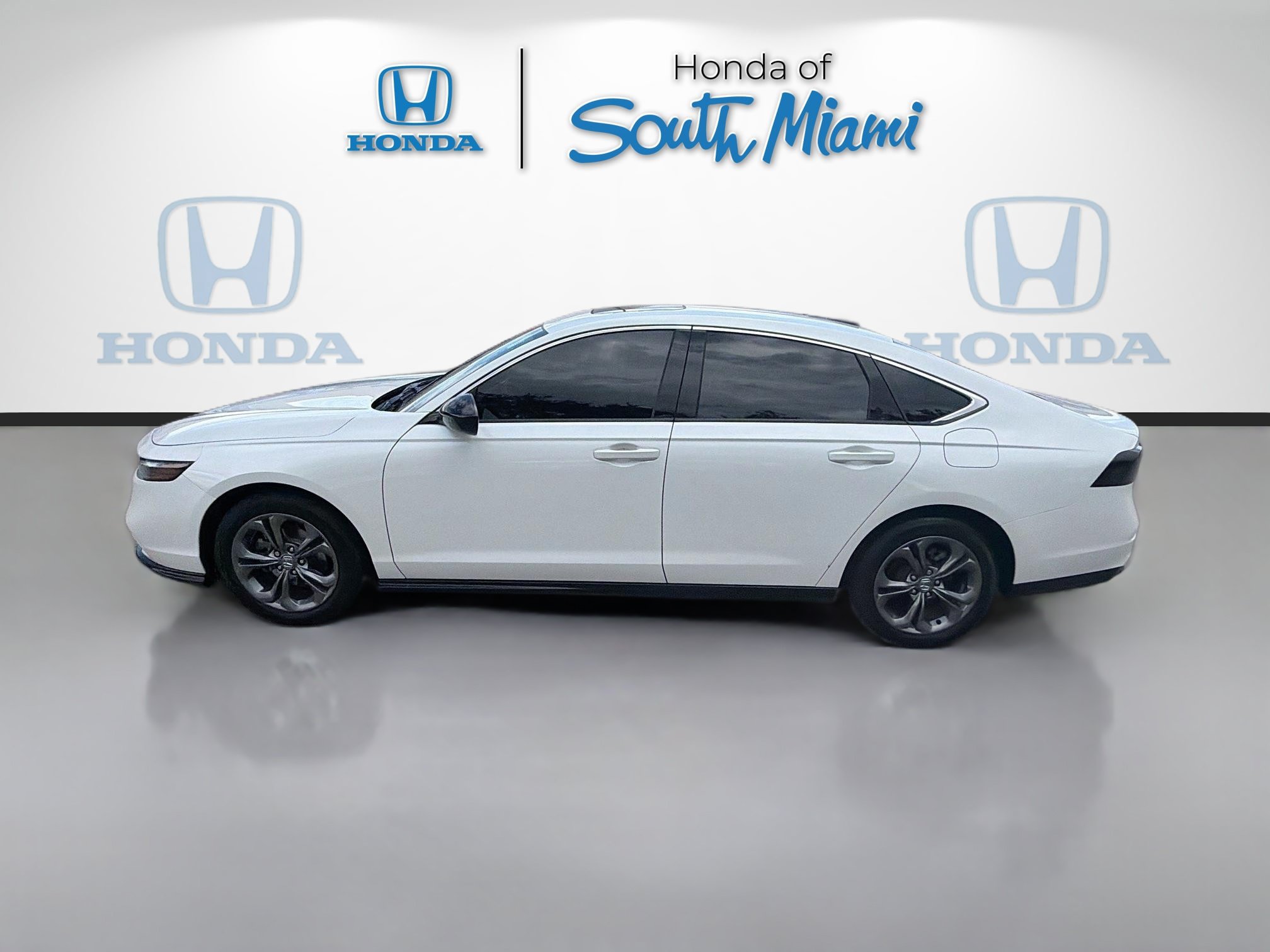 Used 2024 Honda Accord EX image 4