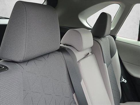 Used 2022 Toyota RAV4 XLE image 18