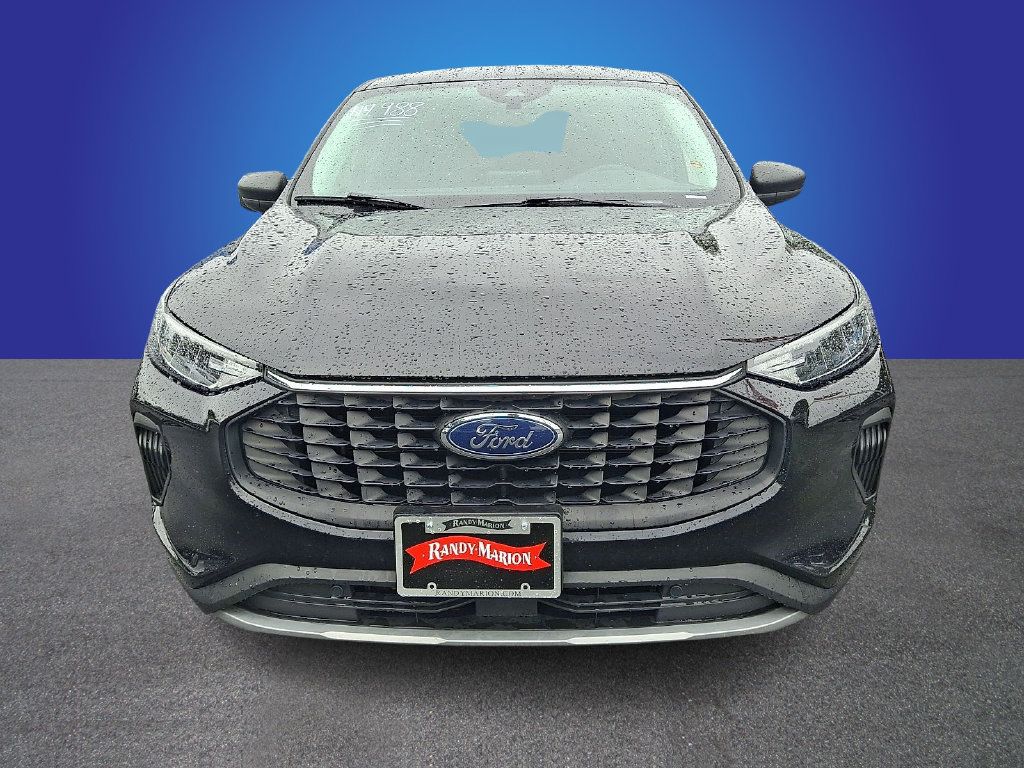 Used 2025 Ford Escape Active AWD/4WD image 2