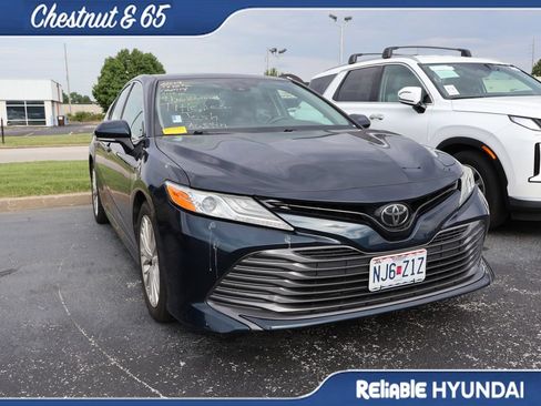 Used 2019 Toyota Camry XLE FWD image 3
