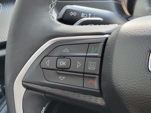 Used 2025 Jeep Grand Cherokee L Altitude AWD/4WD image 13