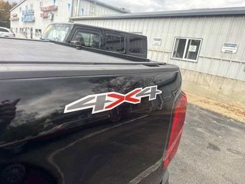 Used 2022 Chevrolet Colorado LT w/ Safety Package image 18