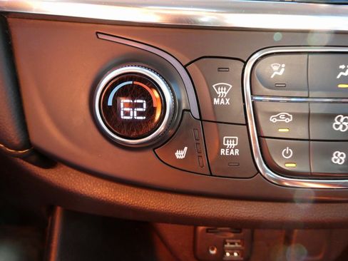 Used 2021 Chevrolet Traverse RS image 30