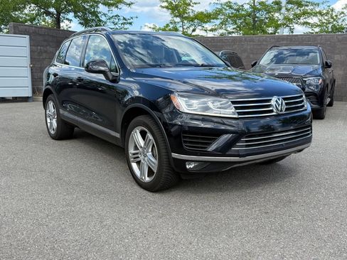 Used 2015 Volkswagen Touareg Executive AWD/4WD image 3