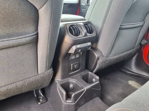 Used 2025 Jeep Wrangler Unlimited Sahara AWD/4WD image 19