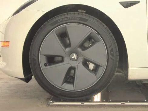 Used 2022 Tesla Model 3 Long Range AWD/4WD image 9