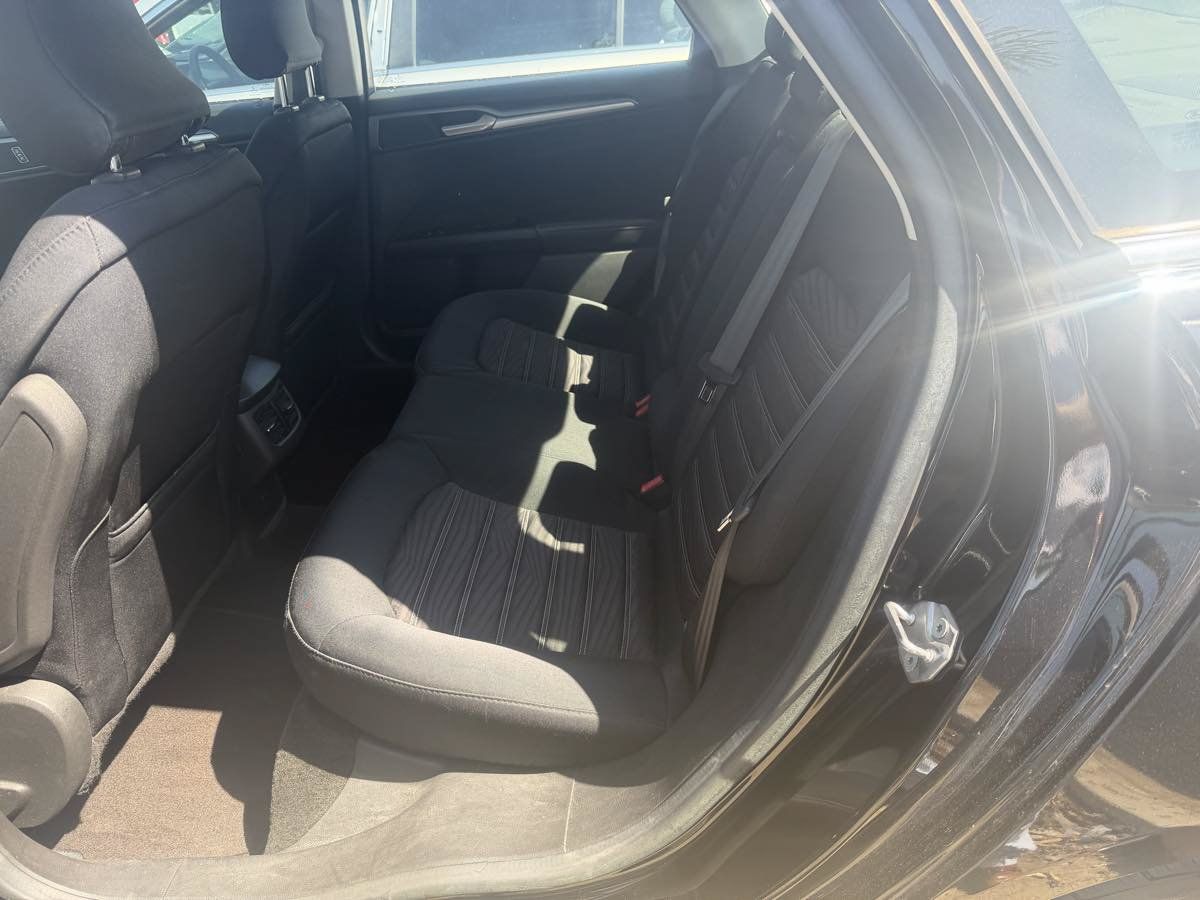 Used 2016 Ford Fusion SE FWD image 8