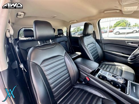 Used 2020 Ford Edge SEL w/ Cold Weather Package AWD/4WD image 17