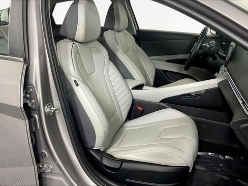 Certified 2022 Hyundai Elantra Limited w/ Preferred Accessory Package FWD image 28