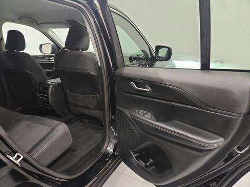 Used 2024 Jeep Grand Cherokee Laredo RWD image 28