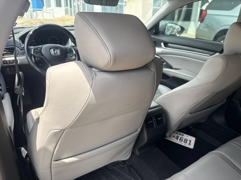 Used 2018 Honda Accord Touring image 10