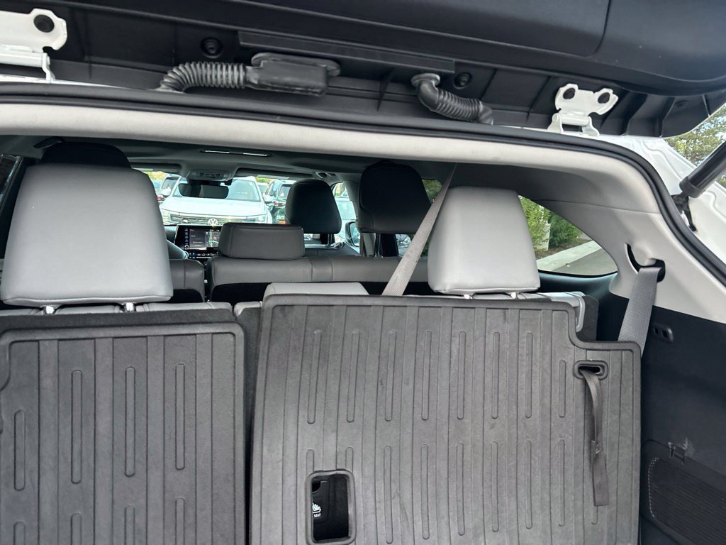 Used 2020 Toyota Highlander XLE AWD/4WD image 19