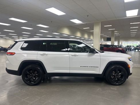 Used 2023 Jeep Grand Cherokee L Laredo AWD/4WD image 8