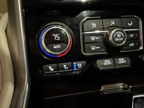 Used 2021 GMC Yukon XL Denali w/ Denali Premium Package image 45