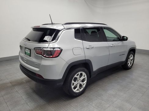 Used 2024 Jeep Compass Latitude image 10