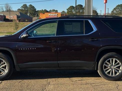Used 2022 Chevrolet Traverse LT FWD image 4