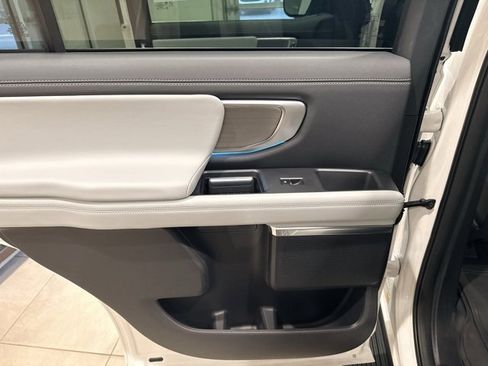 New 2026 Ford Expedition Platinum image 21