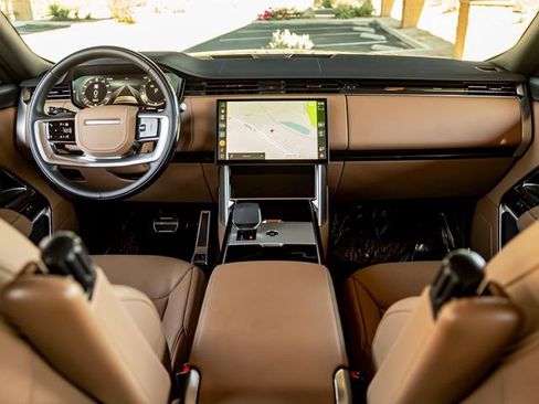 Used 2025 Land Rover Range Rover SE AWD/4WD image 18