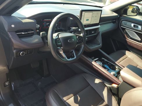 Certified 2025 Ford Explorer Platinum w/ Ultimate Package image 23