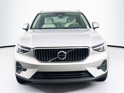 Used 2023 Volvo XC40 B5 Plus w/ Protection Package Premier image 2