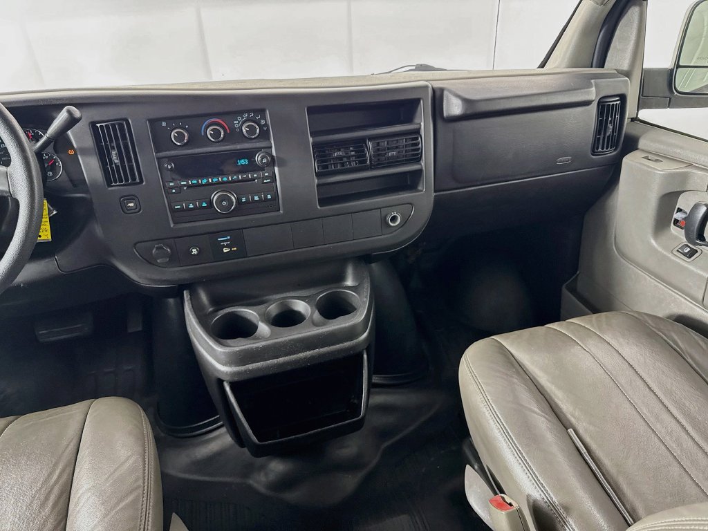 Used 2008 Chevrolet Express 3500 Extended Passenger RWD image 24