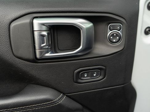 Used 2023 Jeep Wrangler Unlimited Sahara w/ Safety Group AWD/4WD image 15