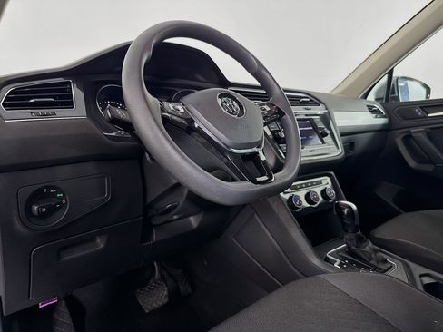 Used 2020 Volkswagen Tiguan S image 21