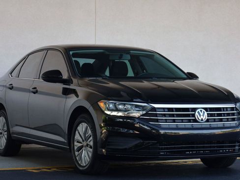 Used 2019 Volkswagen Jetta R-Line FWD image 5