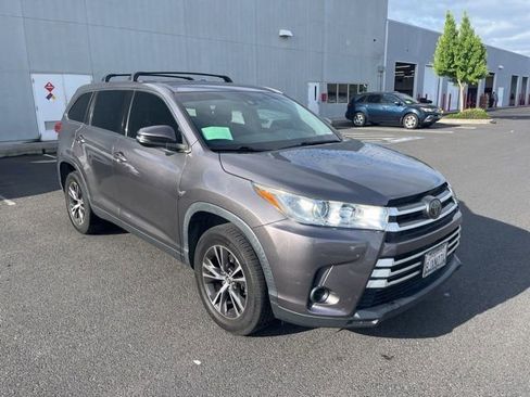 Used 2019 Toyota Highlander LE w/ Carpet Mat Package (TMS) FWD image 1