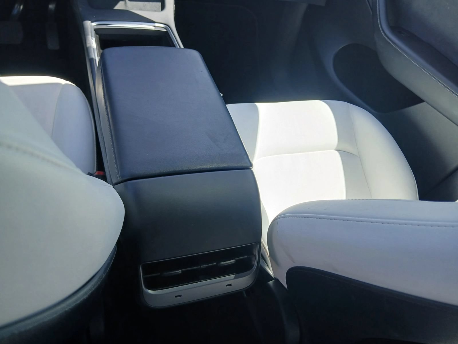 Used 2023 Tesla Model Y Long Range AWD/4WD image 23