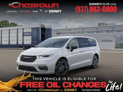 New 2026 Chrysler Pacifica Select
